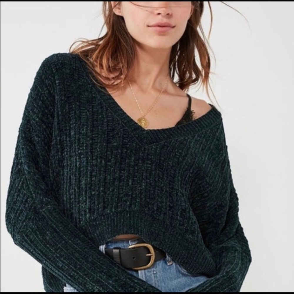 Urban Outfitters Cropped Green V-Neck Knot Sweater